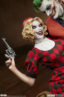 Sideshow Collectibles DC Comics The Joker & Harley Quinn (Lawless Love) Diorama