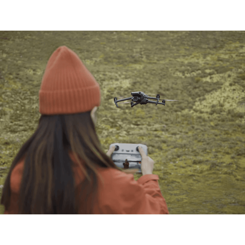 DJI Mavic 3 Drone Classic with DJI RC Controller Hasselblad Camera CP.MA.00000556.01 - SuperOffice